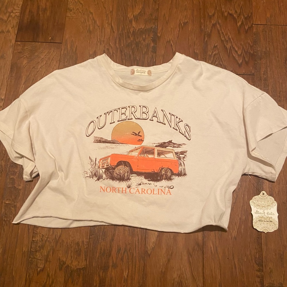 Cropped Outer Banks tee (NWT)